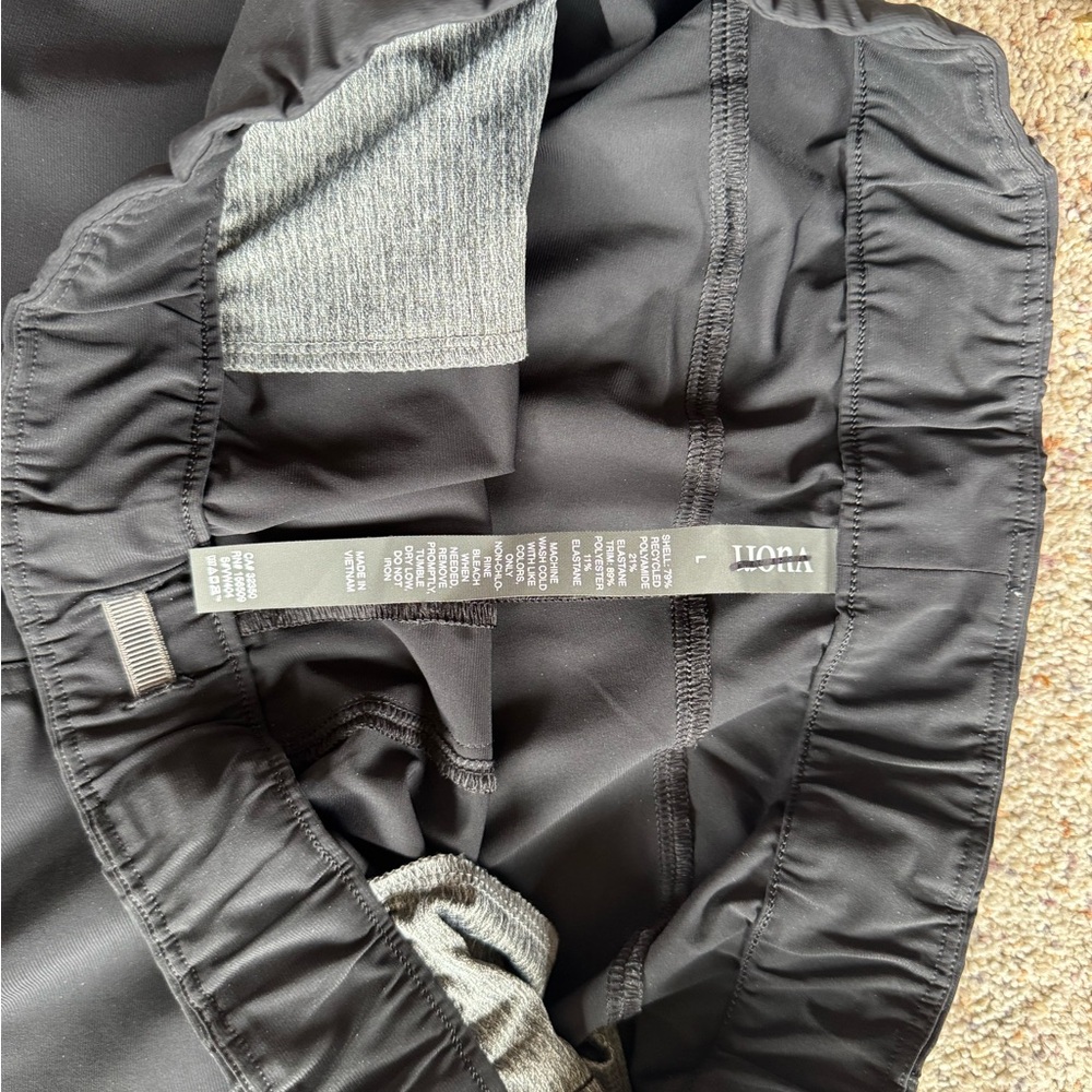 Vuori Black Ankle Cropped Performance Pants - Picture 4 of 6